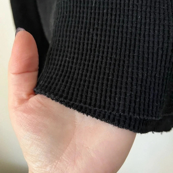 Abercrombie and Fitch Henley Cropped Long Sleeve - Picture 3 of 4